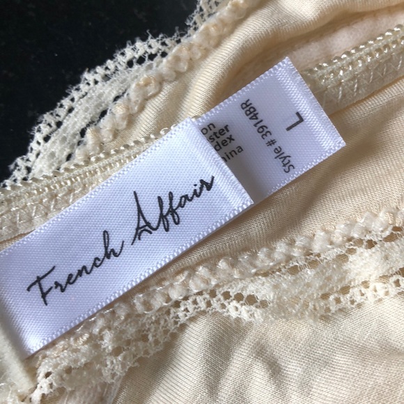 Dainty Bralette. Ivory. NWT Large. Halter style - Picture 3 of 3